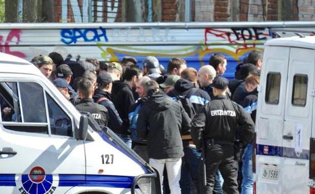 Agentes de la Ertzaintza registran a ultras del Olympique de Marsella