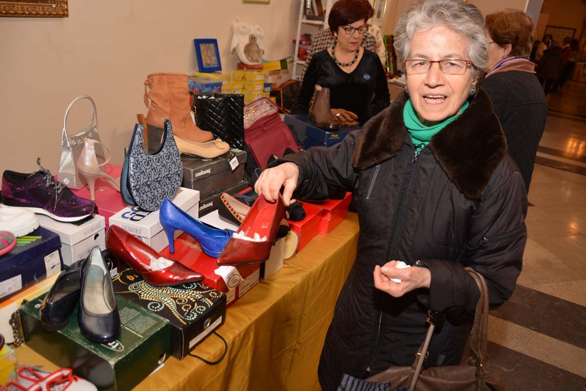 Un año más, Manos Unidas ha desplegado en el Monasterio de San Juan su ya tradicional mercadillo solidario. En este caso, el dinero que se recaude irá destinado a la construcción de un internado en Tanzania.