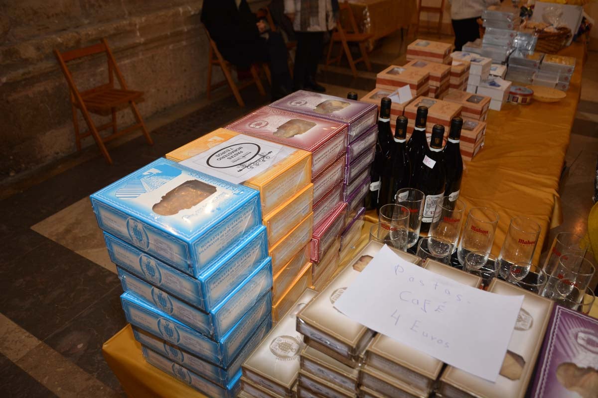 Un año más, Manos Unidas ha desplegado en el Monasterio de San Juan su ya tradicional mercadillo solidario. En este caso, el dinero que se recaude irá destinado a la construcción de un internado en Tanzania.