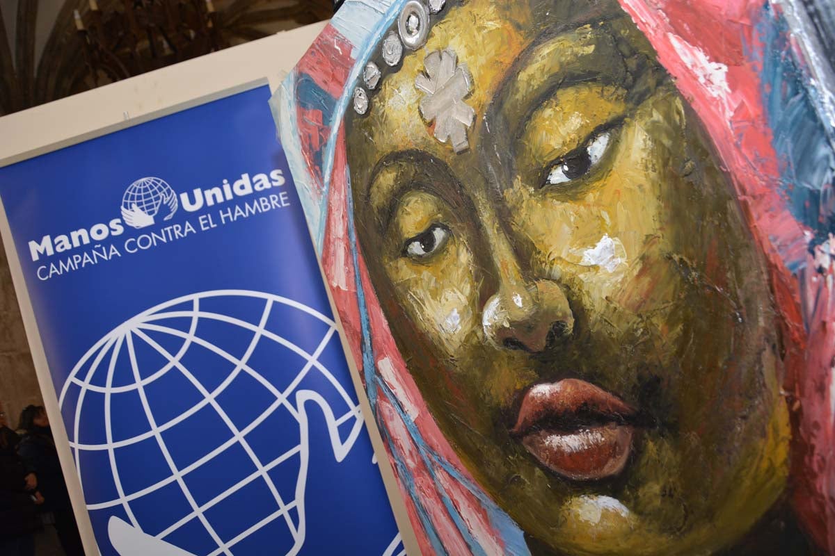 Un año más, Manos Unidas ha desplegado en el Monasterio de San Juan su ya tradicional mercadillo solidario. En este caso, el dinero que se recaude irá destinado a la construcción de un internado en Tanzania.