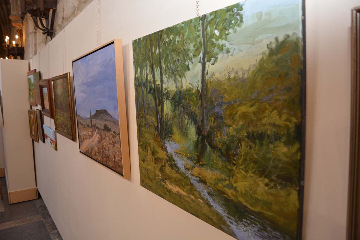 Un año más, Manos Unidas ha desplegado en el Monasterio de San Juan su ya tradicional mercadillo solidario. En este caso, el dinero que se recaude irá destinado a la construcción de un internado en Tanzania.