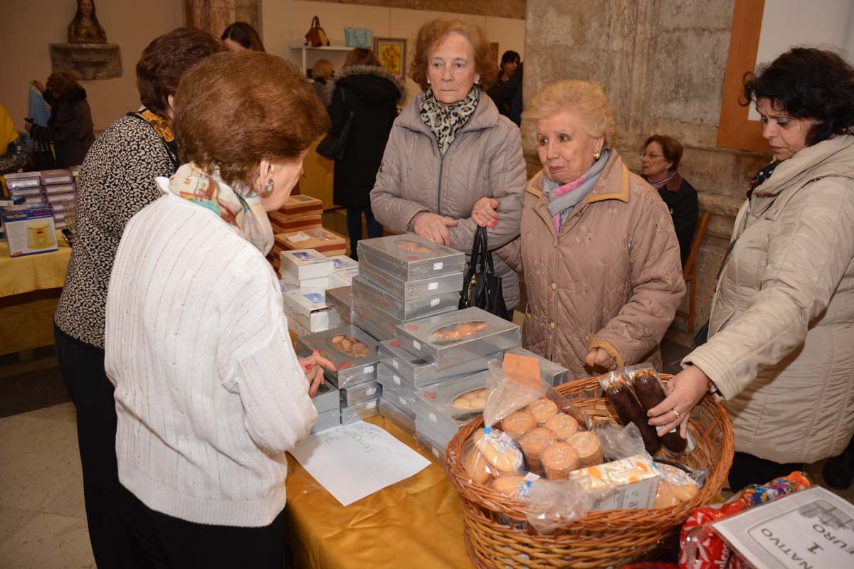 Un año más, Manos Unidas ha desplegado en el Monasterio de San Juan su ya tradicional mercadillo solidario. En este caso, el dinero que se recaude irá destinado a la construcción de un internado en Tanzania.