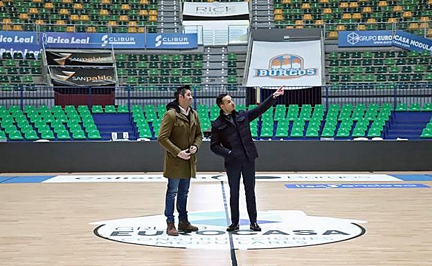 Albano Martínez y Félix Sancho comentan las mejoras acometidas en el Coliseum