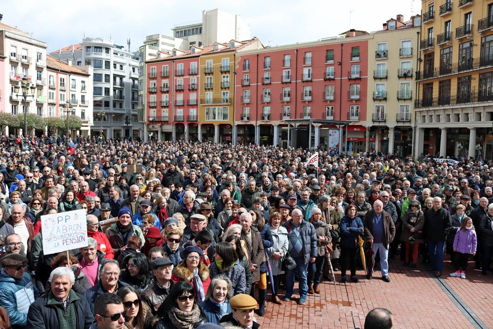 Fotos: Más de 4.000 burgaleses se manifiestan por unas pensiones dignas