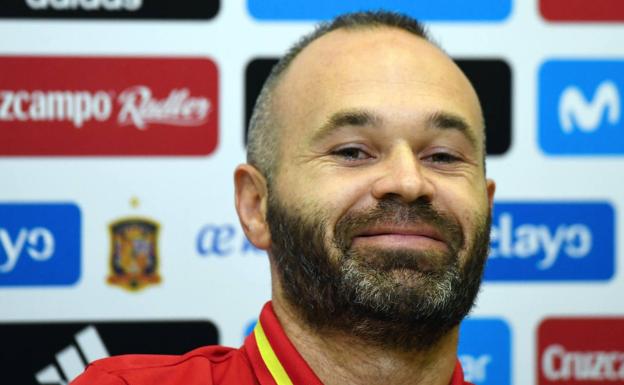 Andrés Iniesta, muy sonriente. 