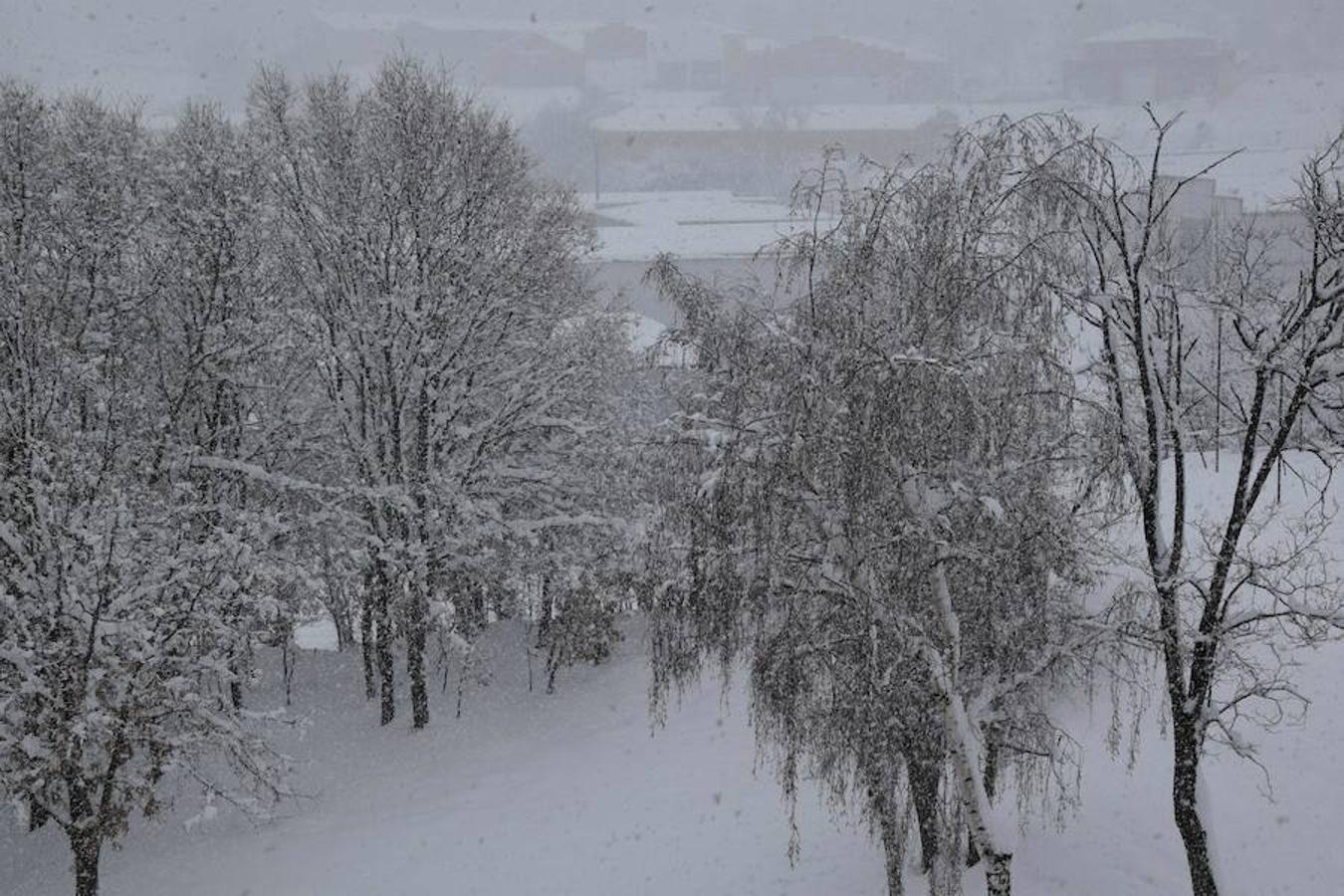 Fotos: Guardo recibe la primavera con medio metro de nieve