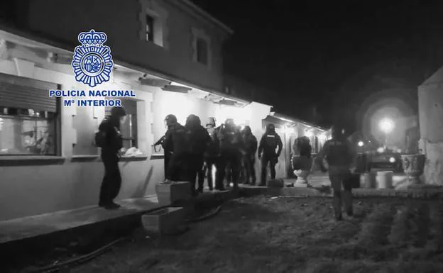 La Policía cerca el chalé de Villabáñez