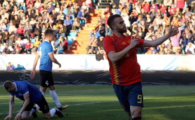 Borja Mayoral celebra uno de sus goles ante Estonia. 