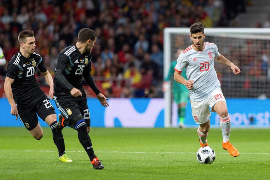 La selección que dirige Julen Lopetegui apabulló a Argentina en su estreno en el Wanda Metropolitano (6-1) con un 'hat-trick' de Isco y tantos de Diego Costa, Thiago y Aspas.