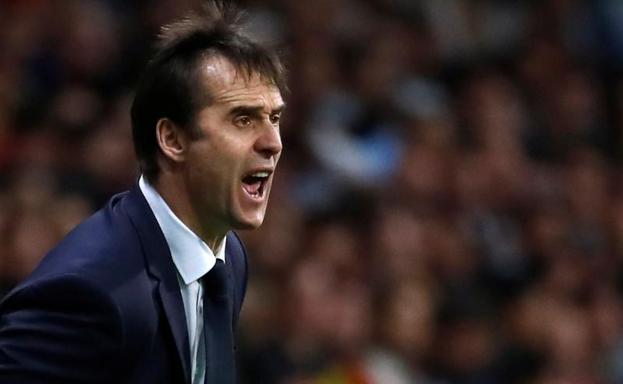 Julen Lopetegui, dando indicaciones durante el partido ante Argentina. 