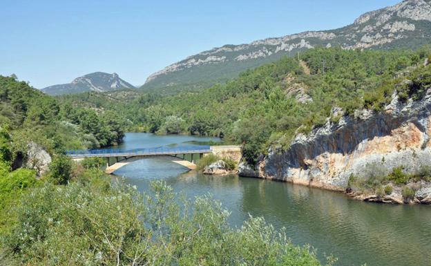 Embalse de Cereceda y Cueva Sagredo