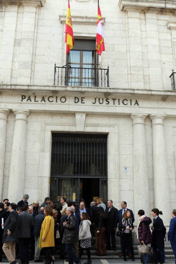 Fotos: Concentración de jueces y fiscales a las puertas de la Audiencia Provincial de Valladolid