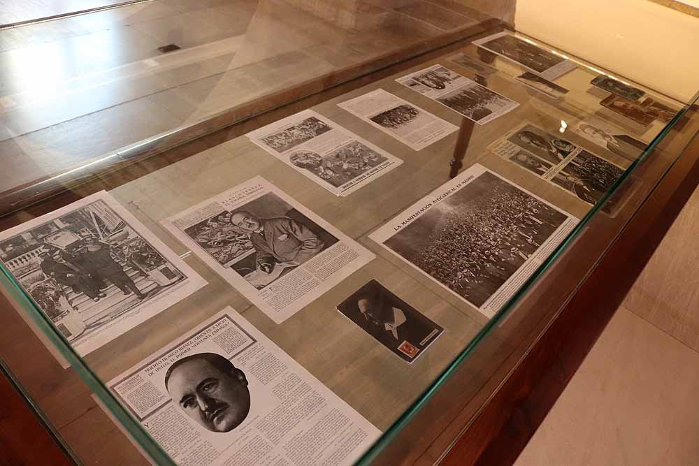 La sala de exposiciones del Arco de Santa María acoge la muestra 'El rostro de las letras'