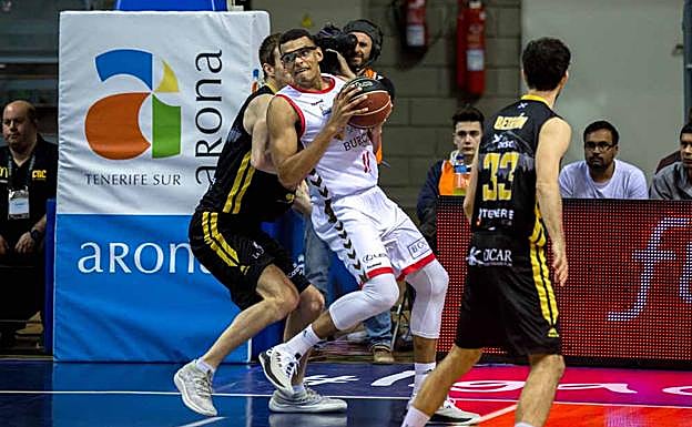 Sebas Saiz tratando de postear a Fran Vázquez