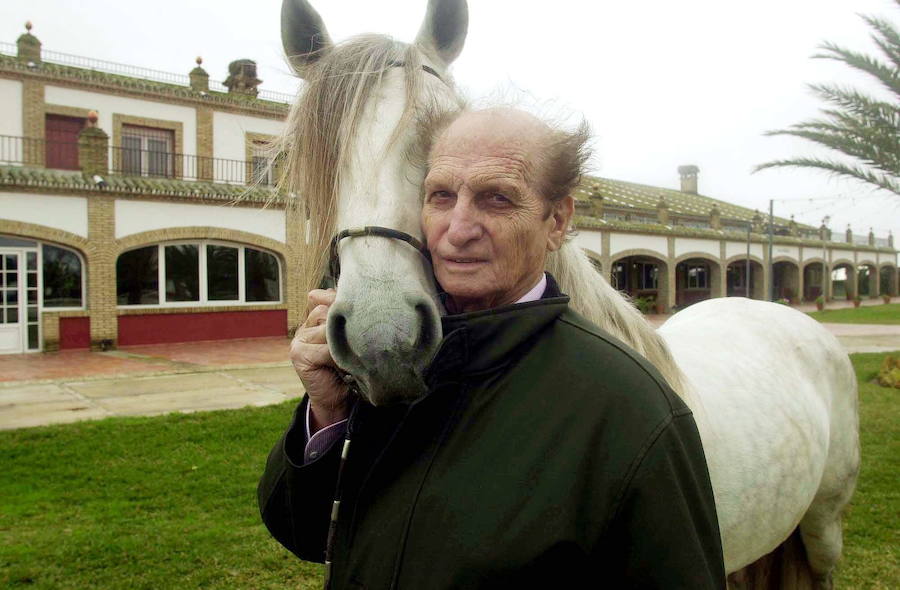 El rejoneador Ángel Peralta en su finca 'El Rocío' en el año 2001.