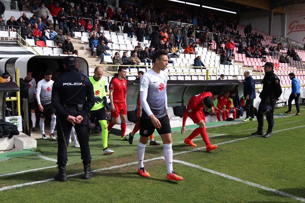 Una selección de las mejores imágenes del choque entre el Burgos CF y el CD Izarra.