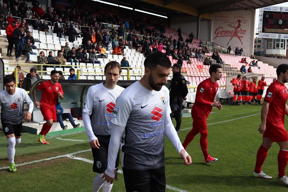 Una selección de las mejores imágenes del choque entre el Burgos CF y el CD Izarra.