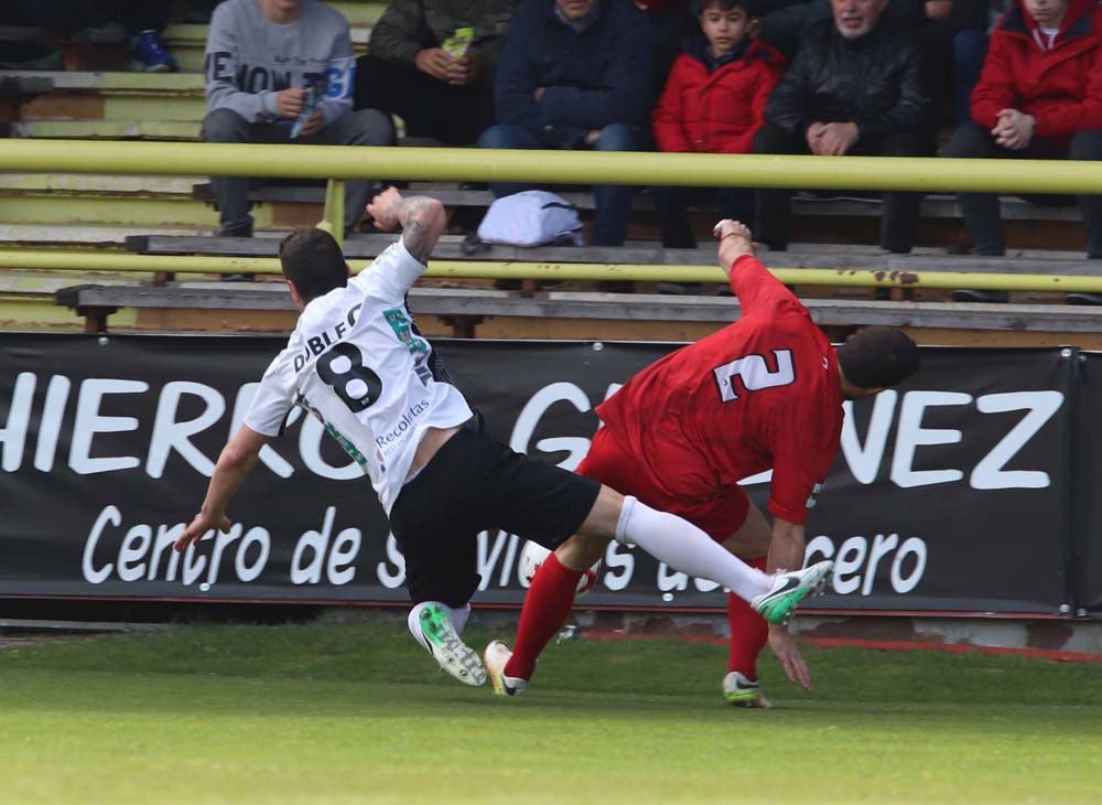 Una selección de las mejores imágenes del choque entre el Burgos CF y el CD Izarra.