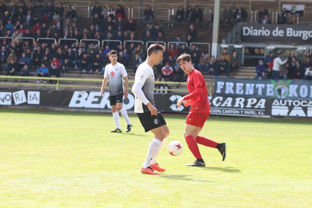 Una selección de las mejores imágenes del choque entre el Burgos CF y el CD Izarra.