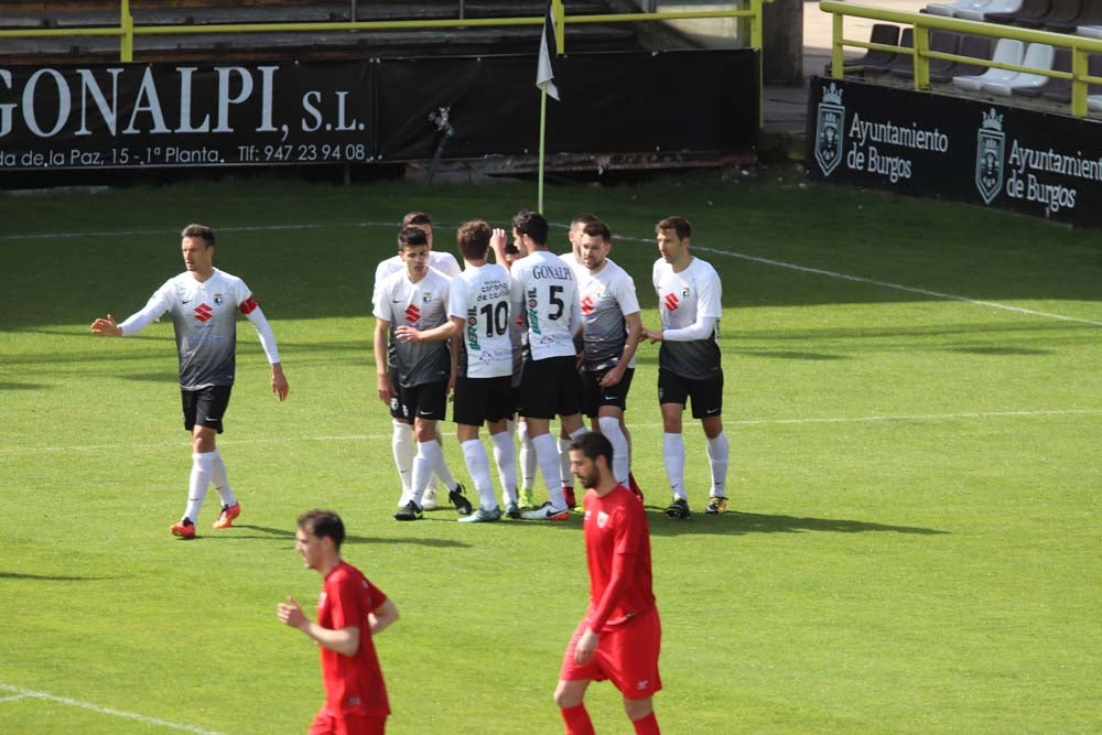 Una selección de las mejores imágenes del choque entre el Burgos CF y el CD Izarra.