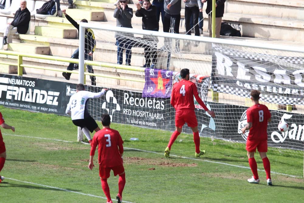 Una selección de las mejores imágenes del choque entre el Burgos CF y el CD Izarra.