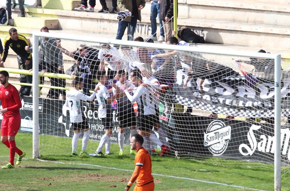 Una selección de las mejores imágenes del choque entre el Burgos CF y el CD Izarra.