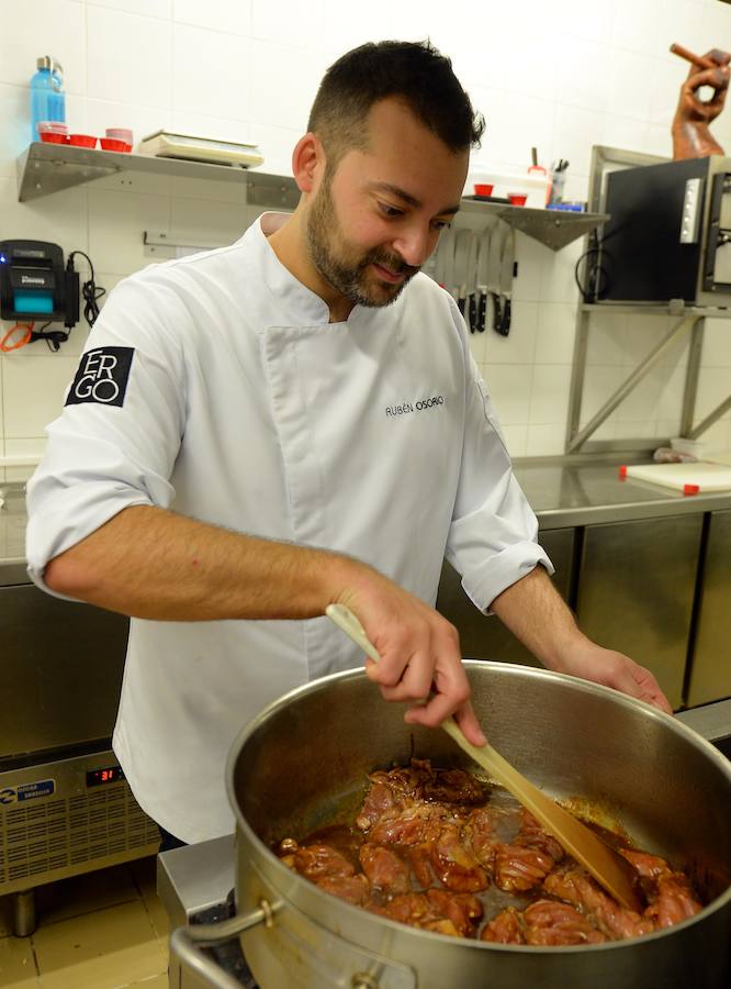 Rubén Osorio, chef del restaurante 'Ergo', de Miranda de Ebro, es el único representante de Castilla y León en el certamen del VII Concurso Cocinero del Año.