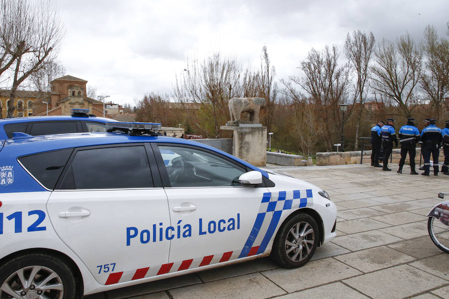 La amenaza de lluvia y el frío han hecho que la mayoría de los salmantinos optase por no salir de casa para comerse el hornazo