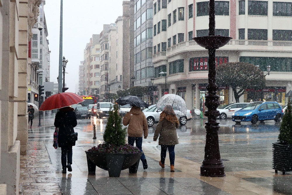 Fotos: La nieve continúa el martes en Burgos