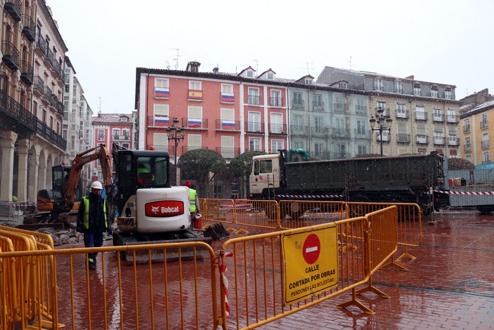 Fotos: La nieve continúa el martes en Burgos