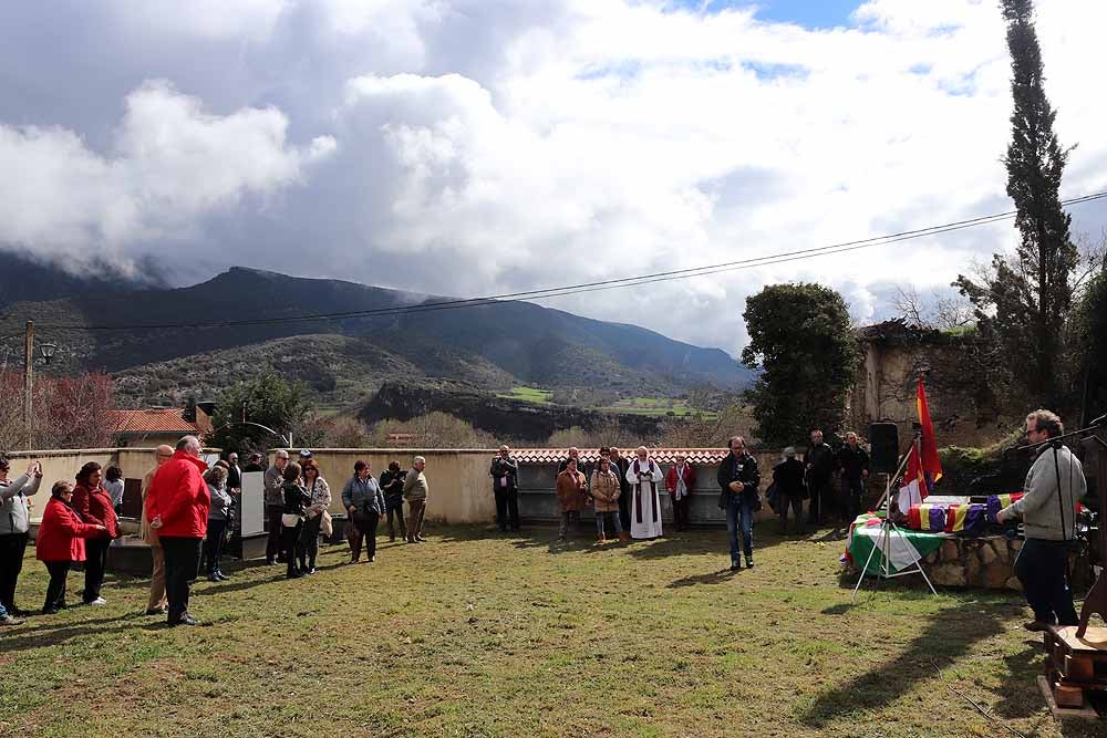 Fotos: Entrega de los restos de cuatro represaliados en Valdenoceda