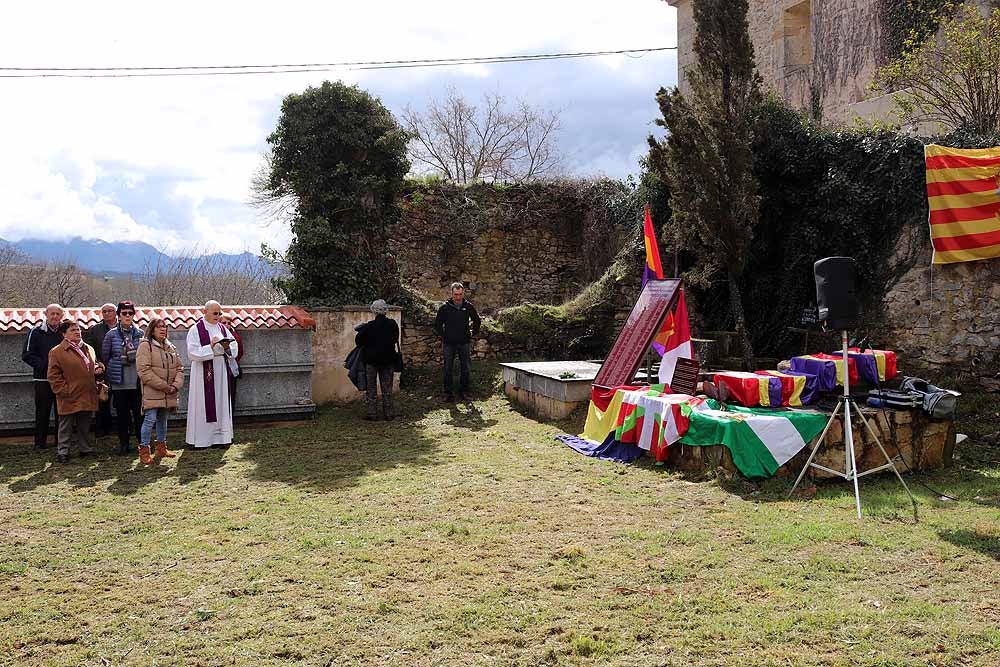 Fotos: Entrega de los restos de cuatro represaliados en Valdenoceda