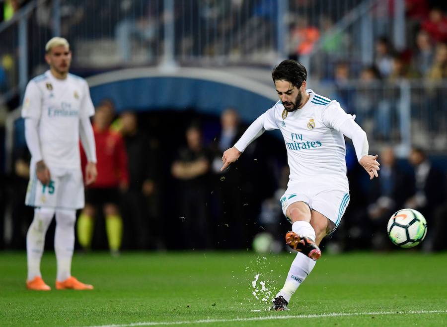 El Real Madrid consigue la victoria en La Rosaleda, gracias a los tantos de Isco y Casemiro. El Málaga marcó el gol del honor en el último minuto del encuentro