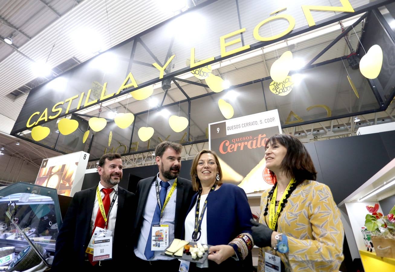 Fotos: La consejera de Agricultura, Milagros Marcos, visita la Feria Alimentaria 2018