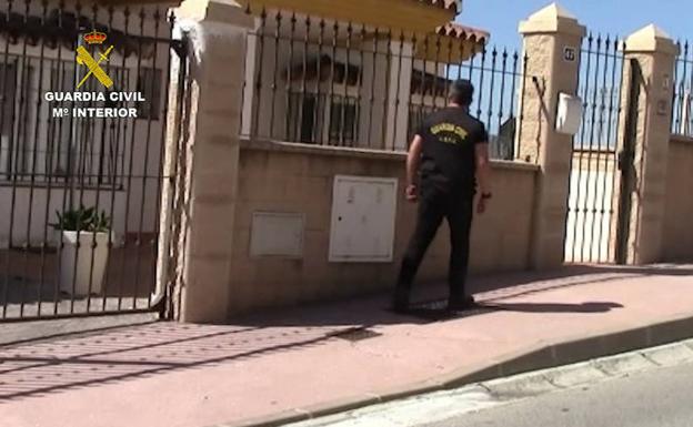 La Guardia Civil evita el homicidio de una mujer al detener a tres narcotraficantes en Mijas