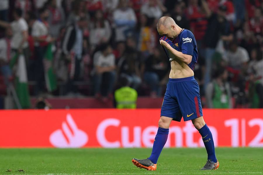 Andrés Iniesta se despidió de la Copa del Rey de la mejor manera posible, levantando el trofeo de campeón y realizando un auténtico partidazo que incluyó un gran gol marca de la casa.