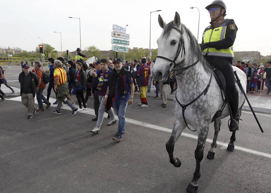 El Sevilla-Barcelona, un duelo marcado por la política y las reivindicaciones independentistas. En los exteriores del Wanda Metropolitano, se ha desplegado un amplio dispositivo de seguridad 