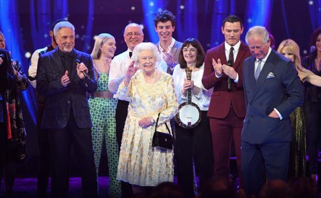 La reina Isabel II, durante el concierto. 