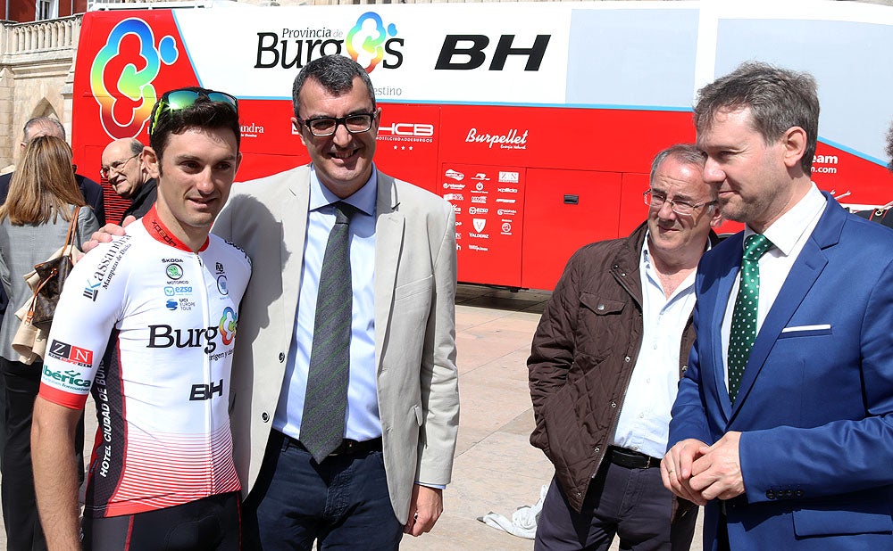 Fotos: Firma del convenio entre el Burgos BH y la Fundación VIII Centenario de la Catedral