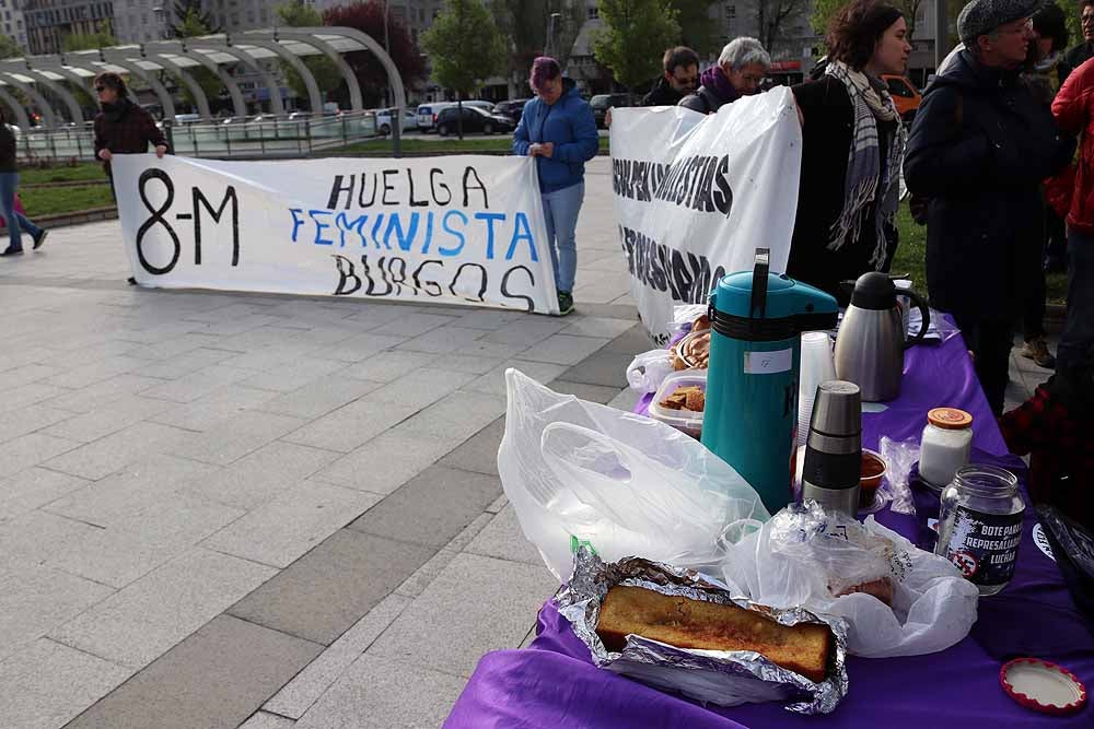 Fotos: Concentración frente a los juzgados por las detenidas en el 8M