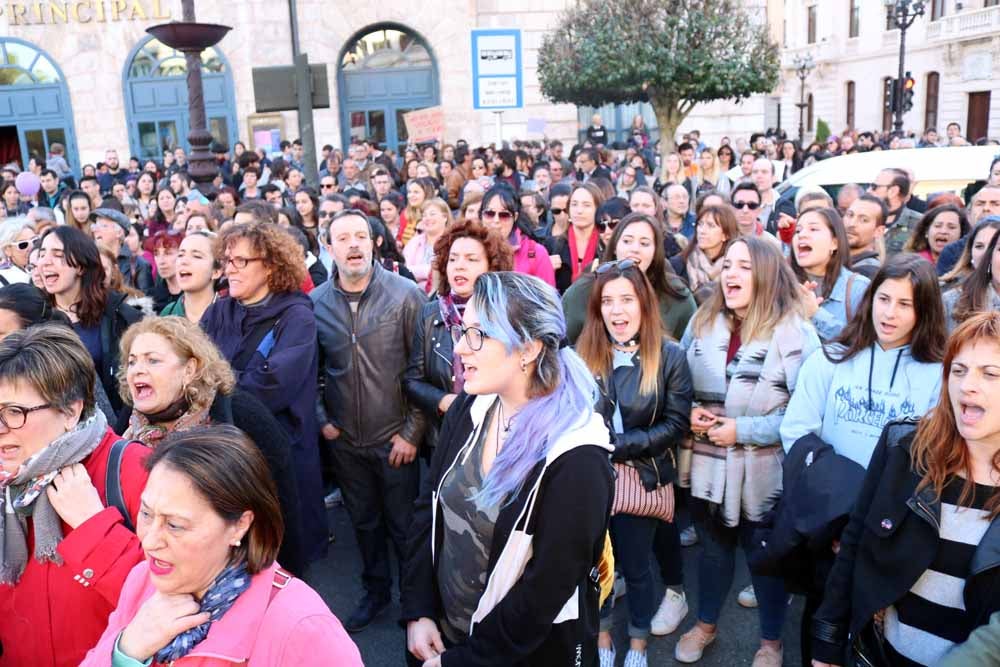 Fotos: Manifestación en Burgos contra la sentencia de &#039;La Manada&#039;
