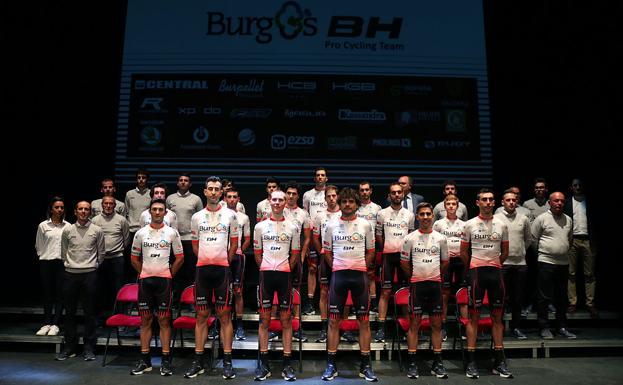 El equipo al completo cerró la gala de presentación