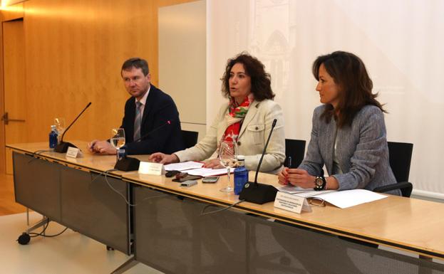 Javier Lacalle, María Josefa García Cirac y María de Diego han presentado el seminario