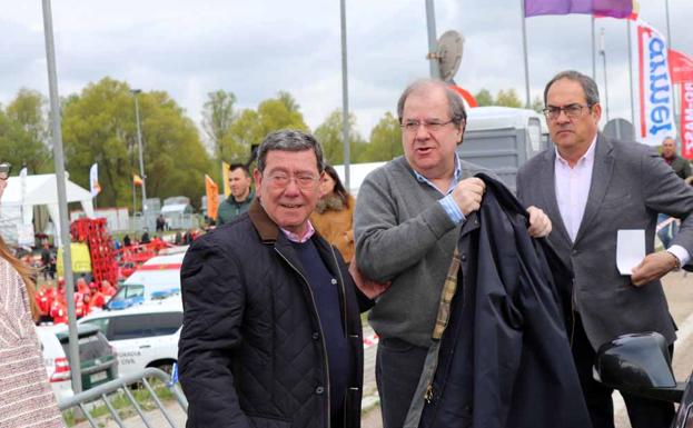 Herrera con el presidente de la Diputación, César Rico, y el delegado territorial, Baudilio Fernández Mardomingo