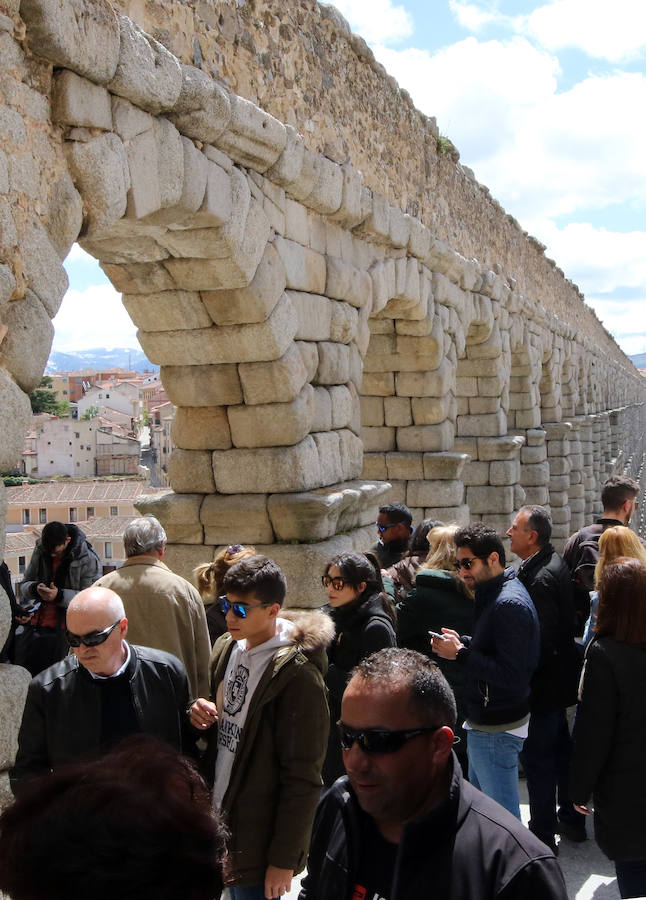 Fotos: Los turistas invaden Segovia