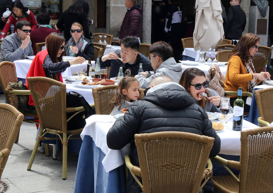 Fotos: Los turistas invaden Segovia