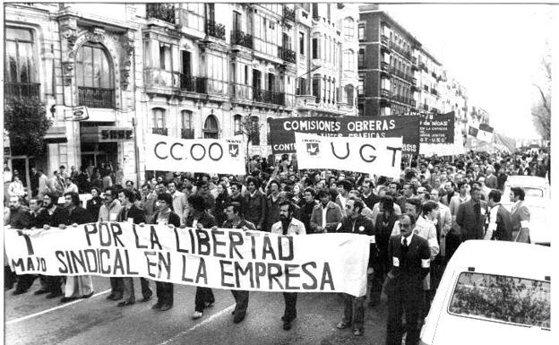 Manifestación del 1º de mayo de 1978 por la Acera de Recoletos.