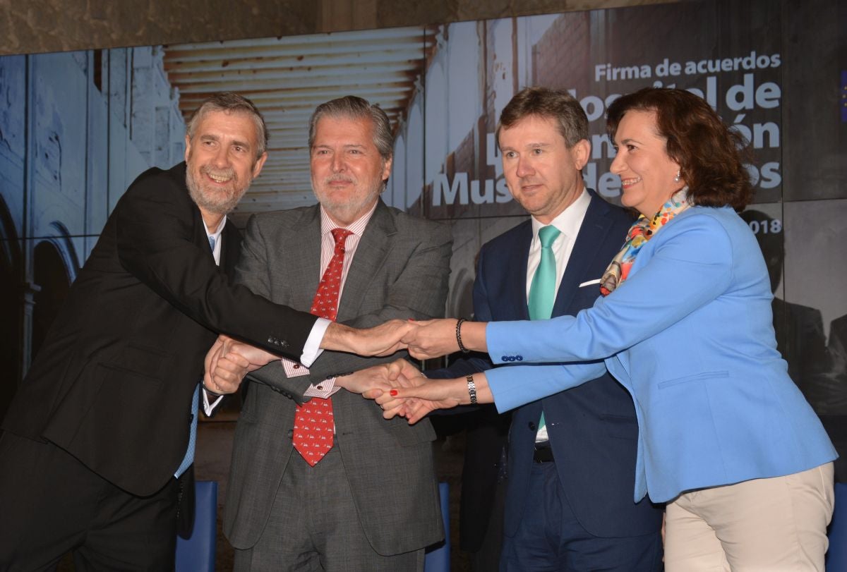 El rector de la UBU, Manuel Pérez Mateos, el ministro de Cultura, Íñigo Méndez de Vigo, el alcalde de la ciudad, Javier Lacalle, y la consejera de Cultura, María Josefa García.