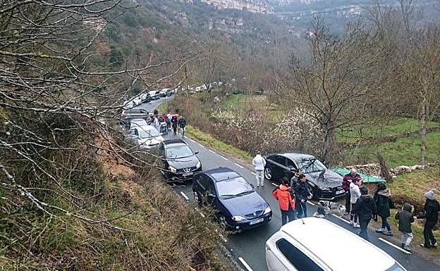Foto de archivo de la carretera de acceso a Orbaneja