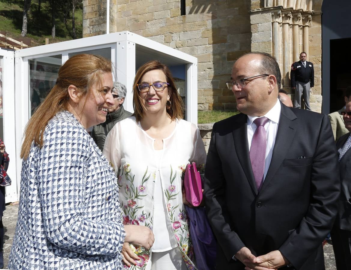 Los vecinos dieron una calurosa bienvenida a la Reina que acudió a la villa palentina para inaugurar 'Mons Dei', la XXIII edición de la exposición, que podrá visitarse desde mañana y hasta el 18 de noviembre